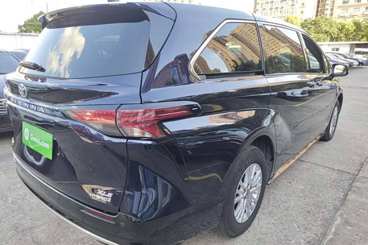 Used Toyota SIENNA 2021 2.5L Hybrid Luxury Edition Rear Right 45 Deg