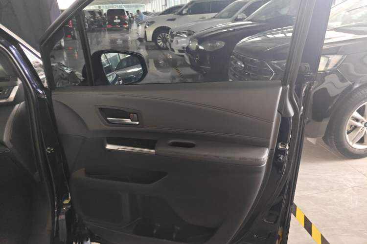 Used Toyota SIENNA 2021 2.5L Hybrid Platinum Edition Right Front Door Interior