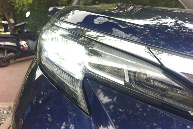 Used Toyota SIENNA  Right Front Headlight