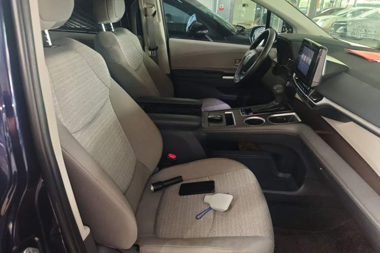 Used Toyota SIENNA 2021 2.5L Hybrid Comfort Edition Right Front Seat