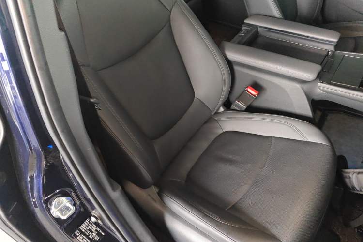 Used Toyota SIENNA 2021 2.5L Hybrid Platinum Edition Right Front Seat