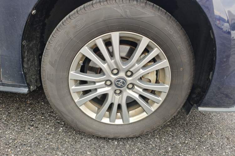 Used Toyota SIENNA 2021 2.5L Hybrid Luxury Edition Right Front Wheel Hub