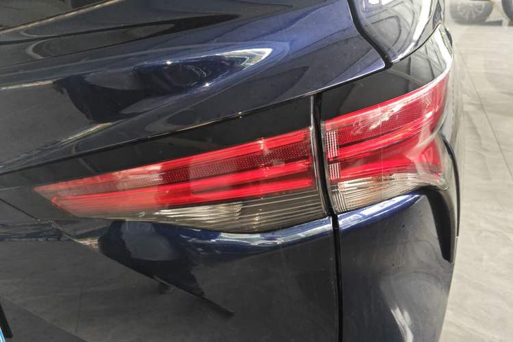 Used Toyota SIENNA 2021 2.5L Hybrid Platinum Edition Right Rear Taillight