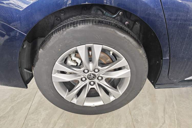 Used Toyota SIENNA 2021 2.5L Hybrid Platinum Edition Right Rear Wheel Hub