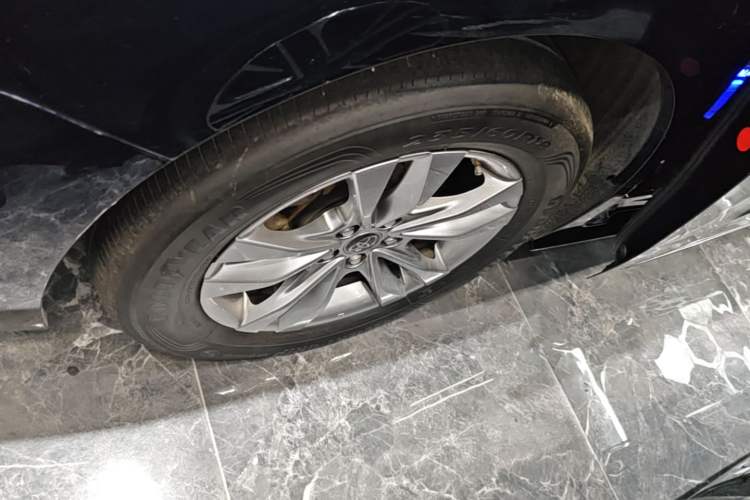 Used Toyota SIENNA 2021 2.5L Hybrid Platinum Edition Right Rear Wheel Hub