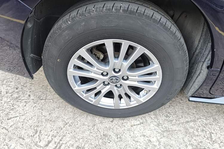 Used Toyota SIENNA 2021 2.5L Hybrid Luxury Edition Right Rear Wheel Hub