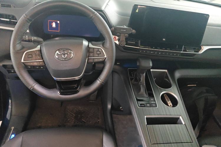 Used Toyota SIENNA 2021 2.5L Hybrid Platinum Edition Steering Wheel