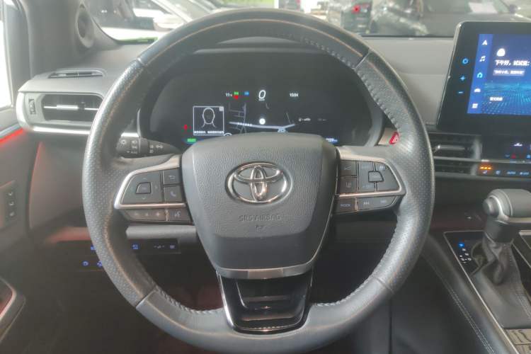 Used Toyota SIENNA 2021 2.5L Hybrid Platinum Edition Steering Wheel