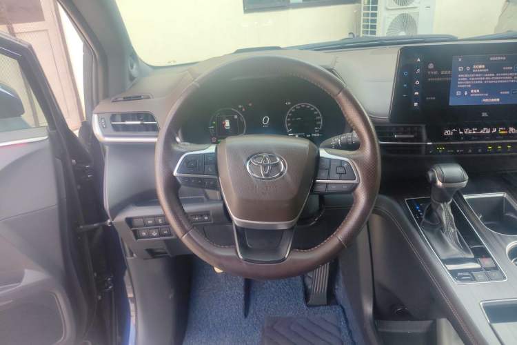 Used Toyota SIENNA 2021 2.5L Hybrid Platinum Edition Steering Wheel