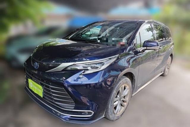 Ojetý Toyota SIENNA 2021 2.5L Hybrid Ultimate Edition