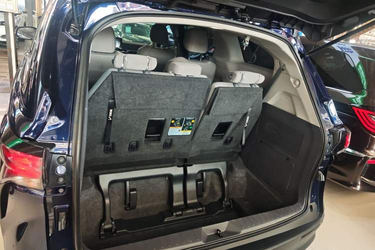 Used Toyota SIENNA 2021 2.5L Hybrid Comfort Edition Trunk