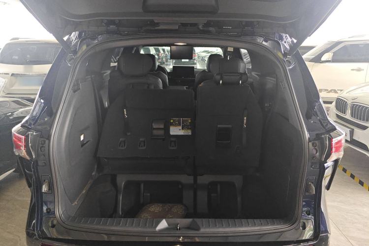 Used Toyota SIENNA 2021 2.5L Hybrid Platinum Edition Trunk