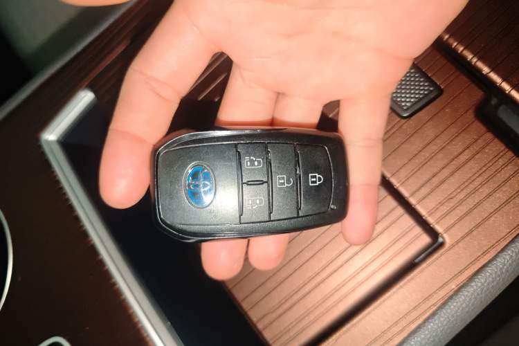 Used Toyota SIENNA 2021 2.5L Hybrid Comfort Edition Vehicle Key