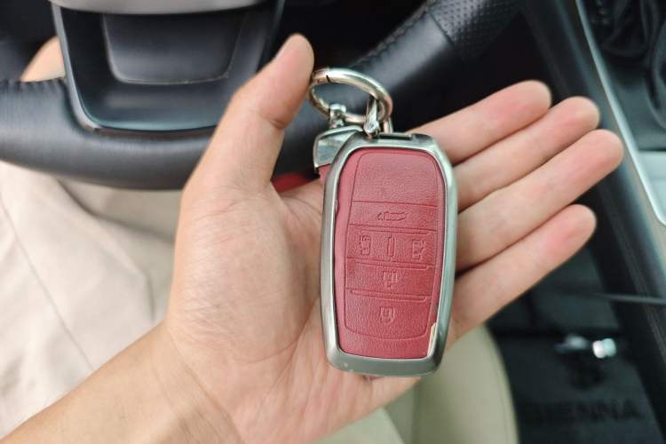 Used Toyota SIENNA 2021 2.5L Hybrid Luxury Edition Vehicle Key