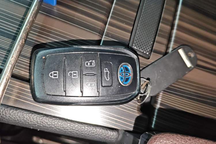 Used Toyota SIENNA 2021 2.5L Hybrid Platinum Edition Vehicle Key