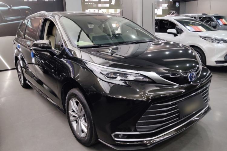 Used Toyota SIENNA 2021 2.5L Hybrid Ultimate Edition Front Right 45 Deg