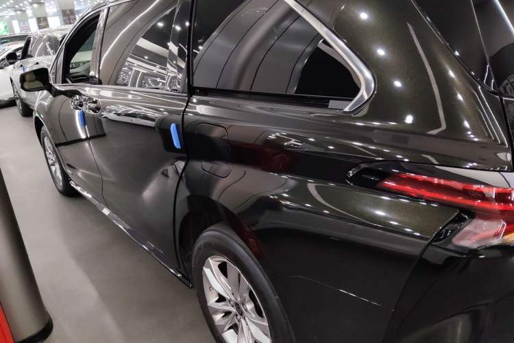 Used Toyota SIENNA 2021 2.5L Hybrid Ultimate Edition Left Side