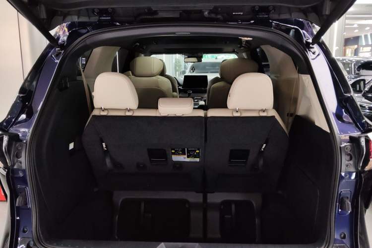 Used Toyota SIENNA 2021 2.5L Hybrid Ultimate Edition Trunk