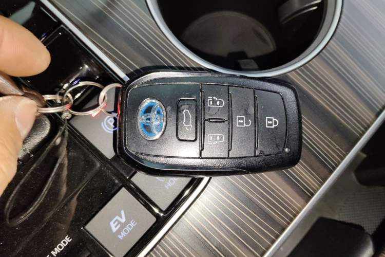 Used Toyota SIENNA 2021 2.5L Hybrid Ultimate Edition Vehicle Key