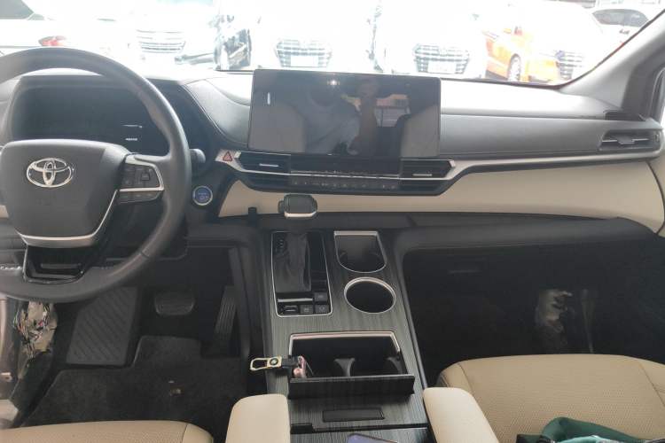 Used Toyota SIENNA 2021 2.5L Hybrid Premium Edition Audio And AC Panel