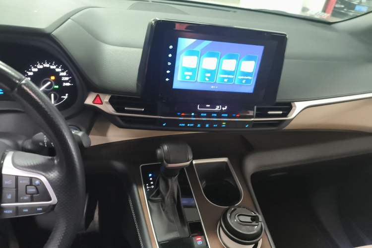 Used Toyota SIENNA 2021 2.5L Hybrid Luxury Edition Audio And AC Panel