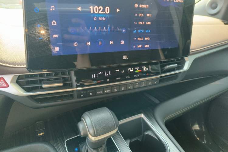 Used Toyota SIENNA 2021 2.5L Hybrid Platinum Edition Audio And AC Panel