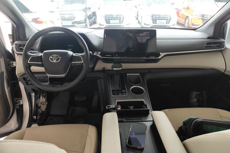 Used Toyota SIENNA 2021 2.5L Hybrid Premium Edition Center Console