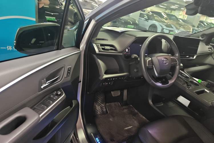 Used Toyota SIENNA 2021 2.5L Hybrid Platinum Edition Driver Seat