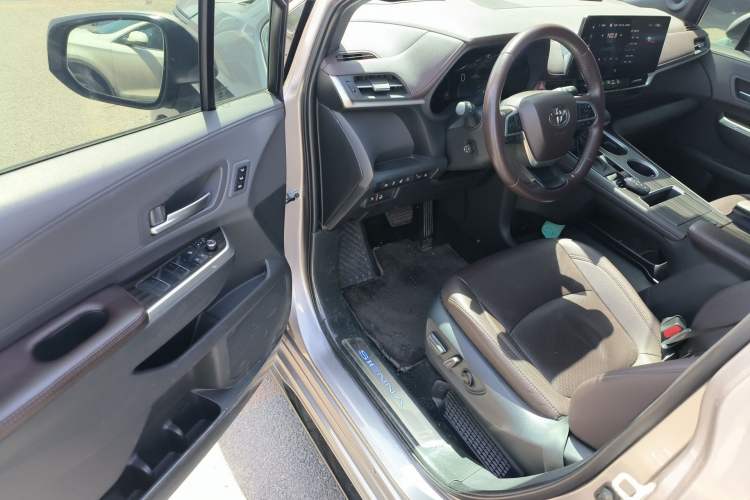 Used Toyota SIENNA 2021 2.5L Hybrid Platinum Edition Driver Seat