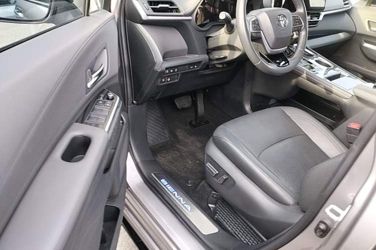 Used Toyota SIENNA 2021 2.5L Hybrid Ultimate Edition Driver Seat