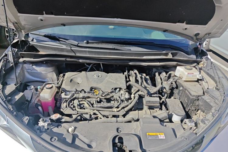 Used Toyota SIENNA 2021 2.5L Hybrid Platinum Edition Engine Bay