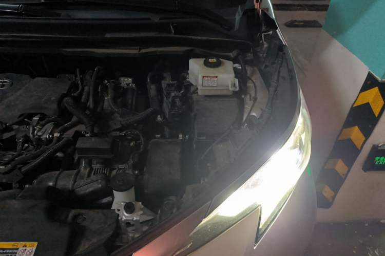 Used Toyota SIENNA 2021 2.5L Hybrid Ultimate Edition Engine Bay Left