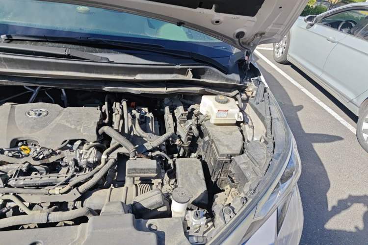 Used Toyota SIENNA 2021 2.5L Hybrid Platinum Edition Engine Bay Left