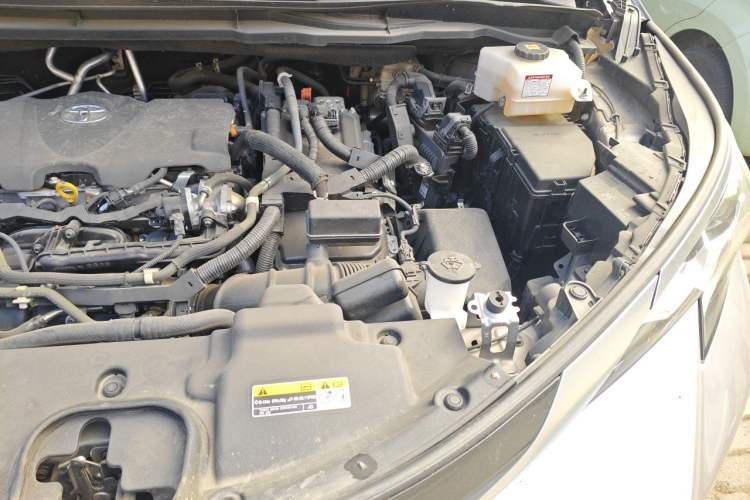 Used Toyota SIENNA 2021 2.5L Hybrid Platinum Edition Engine Bay Left