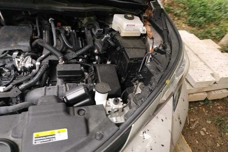 Used Toyota SIENNA 2021 2.5L Hybrid Luxury Edition Engine Bay Left