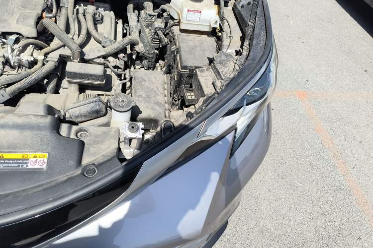 Used Toyota SIENNA 2021 2.5L Hybrid Platinum Edition Engine Bay Left