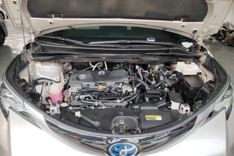 Used Toyota SIENNA 2021 2.5L Hybrid Premium Edition Engine Bay