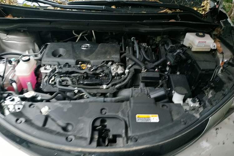 Used Toyota SIENNA 2021 2.5L Hybrid Luxury Edition Engine Bay