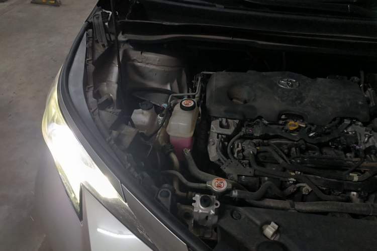 Used Toyota SIENNA 2021 2.5L Hybrid Ultimate Edition Engine Bay Right