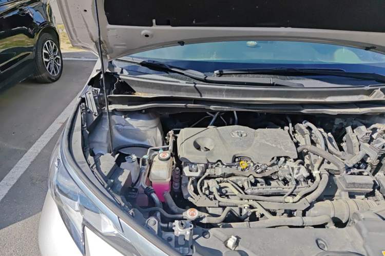 Used Toyota SIENNA 2021 2.5L Hybrid Platinum Edition Engine Bay Right