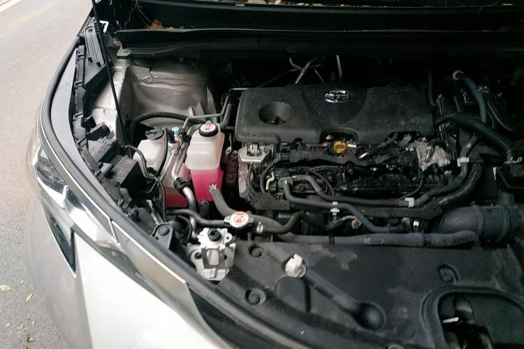 Used Toyota SIENNA 2021 2.5L Hybrid Luxury Edition Engine Bay Right