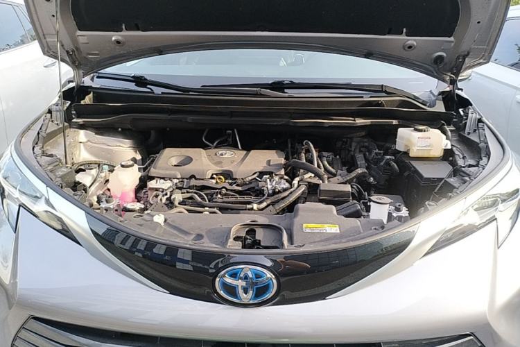 Used Toyota SIENNA 2021 2.5L Hybrid Ultimate Edition Engine Bay