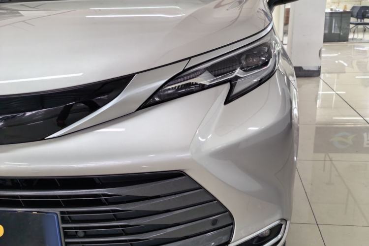 Used Toyota SIENNA 2021 2.5L Hybrid Luxury Edition Exterior 2