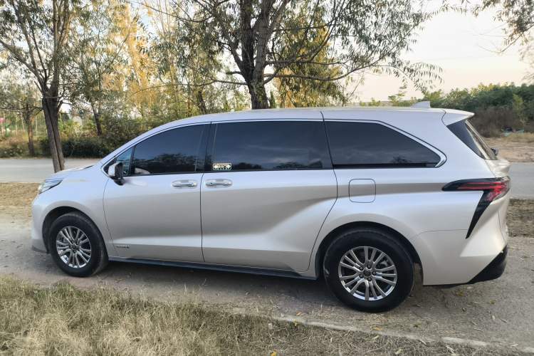 Used Toyota SIENNA 2021 2.5L Hybrid Luxury Edition Exterior 3