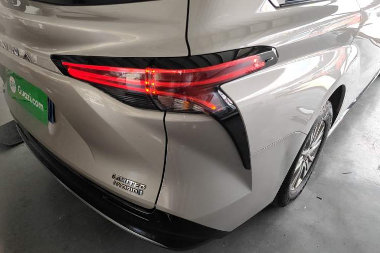 Used Toyota SIENNA 2021 2.5L Hybrid Premium Edition Exterior 3