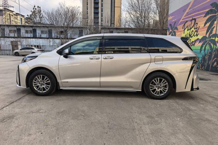 Used Toyota SIENNA 2021 2.5L Hybrid Comfort Edition Exterior 4