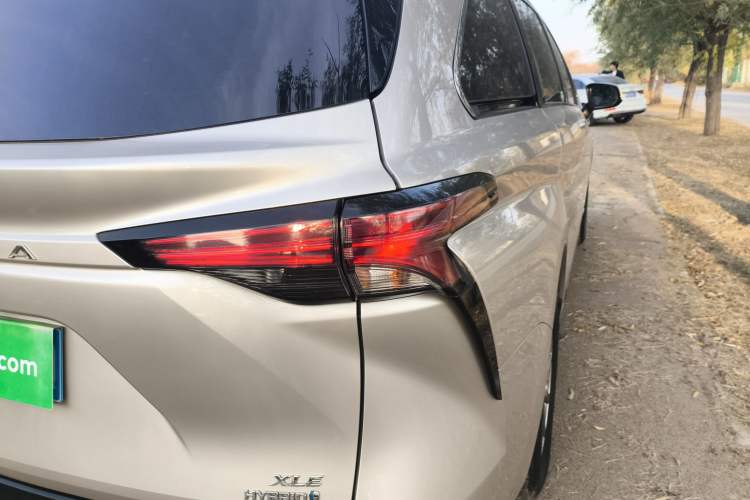 Used Toyota SIENNA 2021 2.5L Hybrid Luxury Edition Exterior 6
