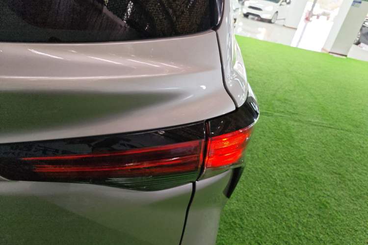 Used Toyota SIENNA 2021 2.5L Hybrid Luxury Edition Exterior 6
