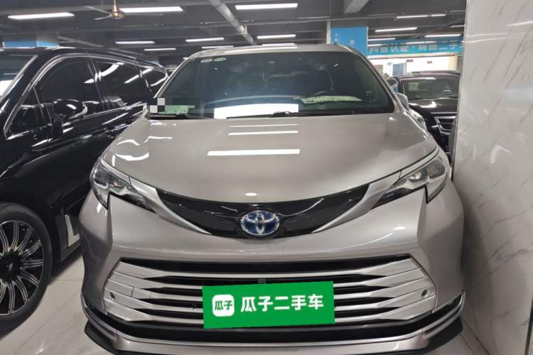 Used Toyota SIENNA 2021 2.5L Hybrid Platinum Edition Front