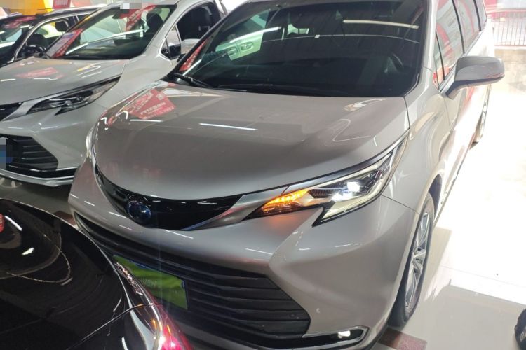 Used Toyota SIENNA 2021 2.5L Hybrid Ultimate Edition Front